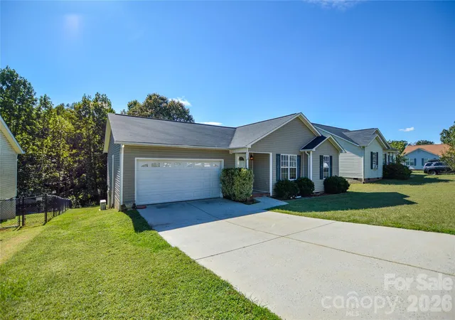 Photo 2 of Single family home for sale at 175 Alexander Heritage Dr #61, Hickory, NC 28601 | MLS# 4429549 | Listing updated on 2026-10-01