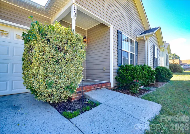 Photo 3 of Single family home for sale at 175 Alexander Heritage Dr #61, Hickory, NC 28601 | MLS# 4429549 | Listing updated on 2026-10-01