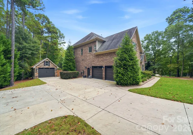 Photo 3 of Single family home for sale at 631 May Green Dr, Clover, SC 29710 | MLS# 4429551 | Listing updated on 2026-10-19
