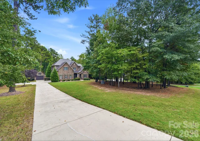 Photo 4 of Single family home for sale at 631 May Green Dr, Clover, SC 29710 | MLS# 4429551 | Listing updated on 2026-10-19