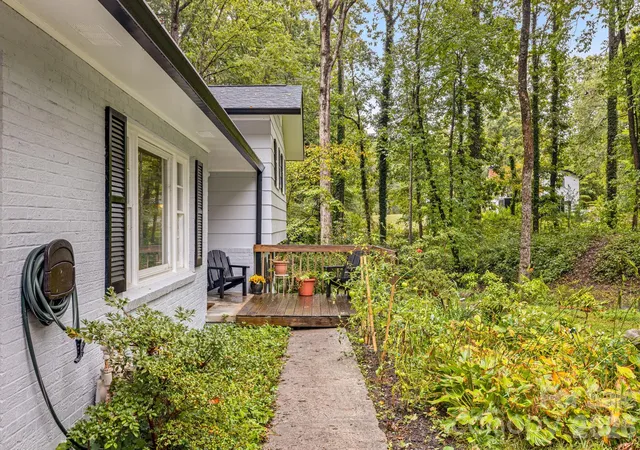 Photo 3 of Single family home for sale at 3238 Debbie Dr, Hendersonville, NC 28791 | MLS# 4429560 | Listing updated on 2026-10-01