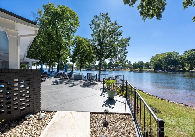 Photo 2 of Townhouse for sale at 8056 Westcape Dr, Denver, NC 28037 | MLS# 4429569 | Listing updated on 2026-10-03