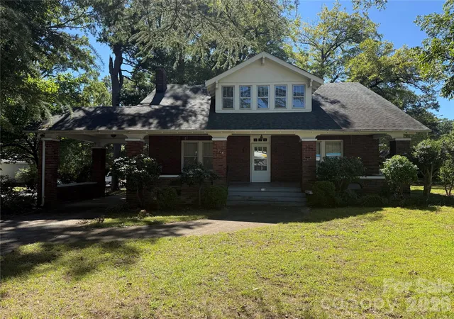 Photo 1 of Single family home for sale at 718 E Franklin St, Monroe, NC 28112 | MLS# 4429571 | Listing updated on 2026-09-30