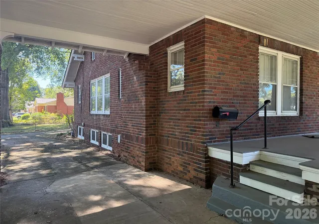 Photo 3 of Single family home for sale at 718 E Franklin St, Monroe, NC 28112 | MLS# 4429571 | Listing updated on 2026-09-30