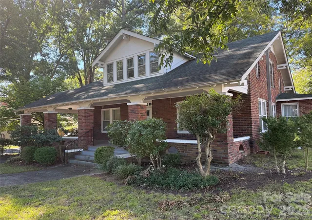 Photo 3 of Single family home for sale at 718 E Franklin St, Monroe, NC 28112 | MLS# 4429571 | Listing updated on 2026-09-30