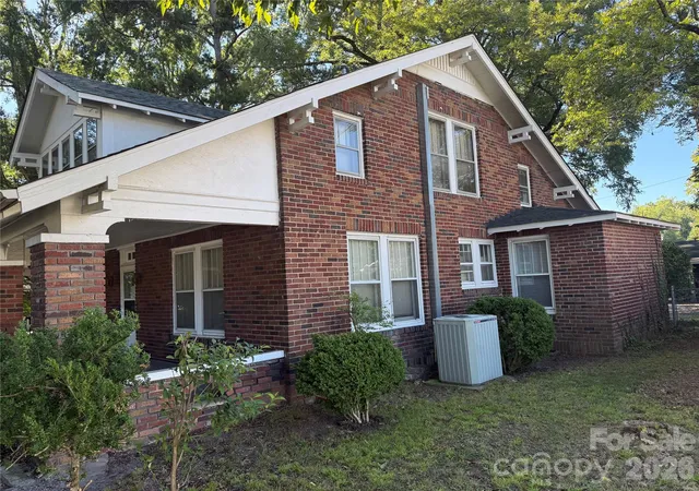 Photo 4 of Single family home for sale at 718 E Franklin St, Monroe, NC 28112 | MLS# 4429571 | Listing updated on 2026-09-30