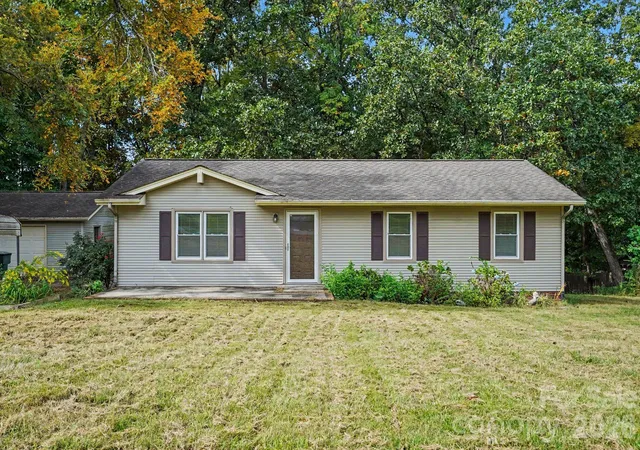 Photo 1 of Single family home for sale at 213 Cobblestone Ln Nw, Concord, NC 28027 | MLS# 4429574 | Listing updated on 2026-10-07