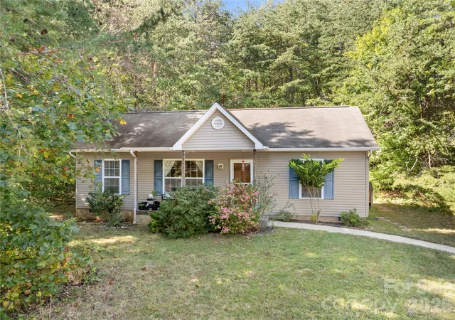 Photo 1 of Single family home for sale at 40 Rocking Porch Ln, Asheville, NC 28805 | MLS# 4429579 | Listing updated on 2026-10-04
