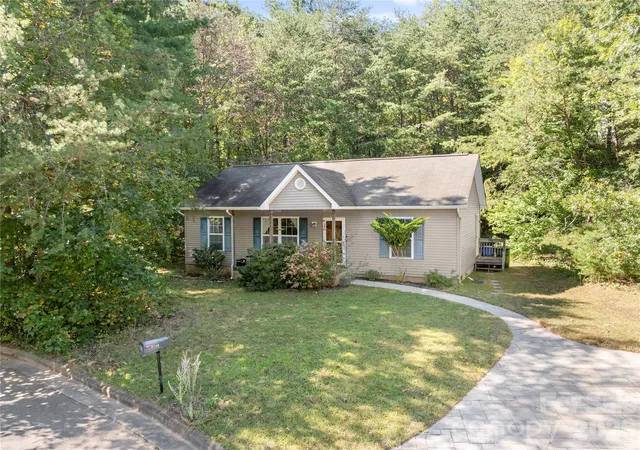 Photo 2 of Single family home for sale at 40 Rocking Porch Ln, Asheville, NC 28805 | MLS# 4429579 | Listing updated on 2026-10-04