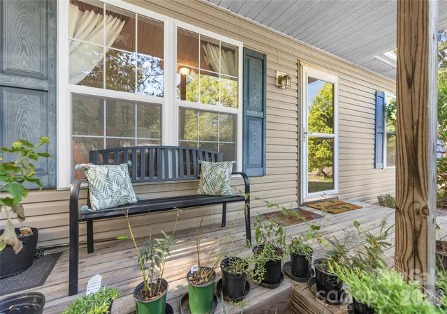 Photo 4 of Single family home for sale at 40 Rocking Porch Ln, Asheville, NC 28805 | MLS# 4429579 | Listing updated on 2026-10-04
