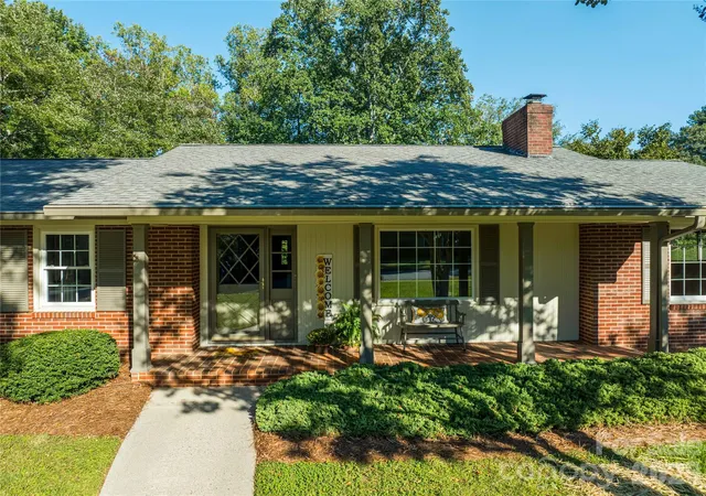 Photo 3 of Single family home for sale at 1007 Woodland St SE, Valdese, NC 28690 | MLS# 4429584 | Listing updated on 2026-10-05