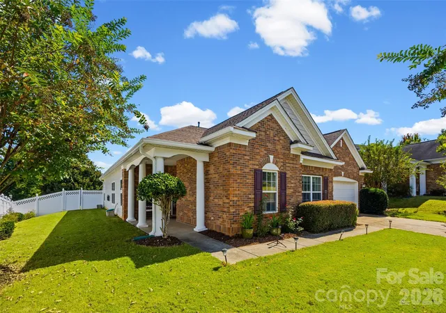 Photo 2 of Single family home for sale at 370 Mount Side Way, Fort Mill, SC 29715 | MLS# 4429585 | Listing updated on 2026-10-08