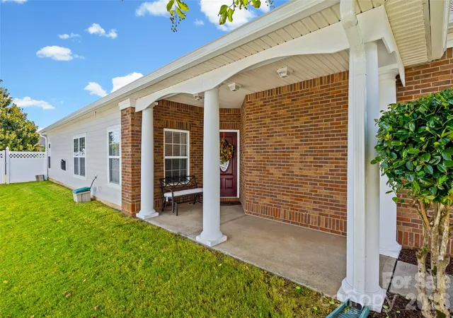 Photo 3 of Single family home for sale at 370 Mount Side Way, Fort Mill, SC 29715 | MLS# 4429585 | Listing updated on 2026-10-08