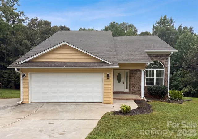 Photo 1 of Single family home for sale at 117 Sundance Cir, Statesville, NC 28625 | MLS# 4429597 | Listing updated on 2026-09-30