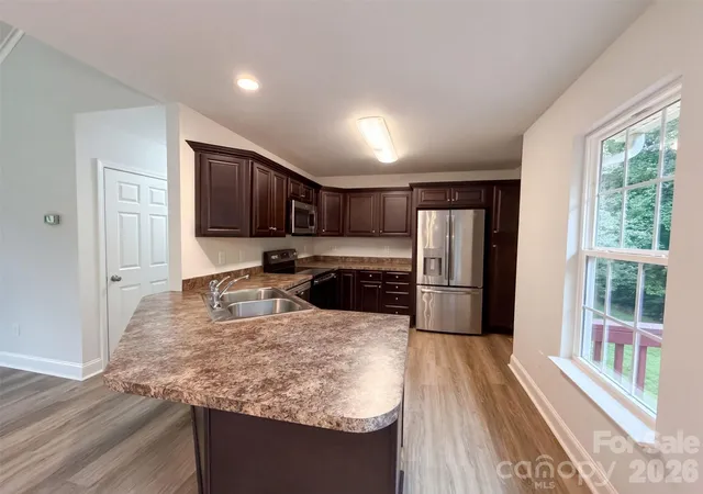 Photo 2 of Single family home for sale at 117 Sundance Cir, Statesville, NC 28625 | MLS# 4429597 | Listing updated on 2026-09-30
