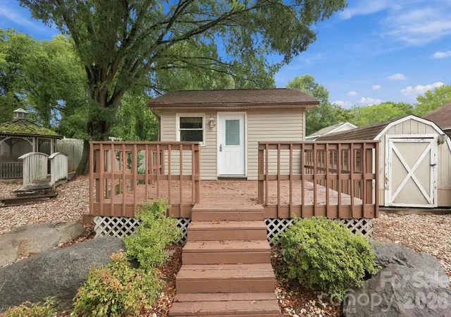 Photo 3 of Single family home for sale at 6423 Snow Bird Ln, Charlotte, NC 28227 | MLS# 4429603 | Listing updated on 2026-09-30