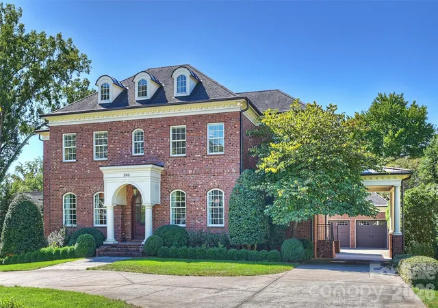 Photo 1 of Single family home for sale at 200 Huntley Pl, Charlotte, NC 28207 | MLS# 4429607 | Listing updated on 2026-10-01