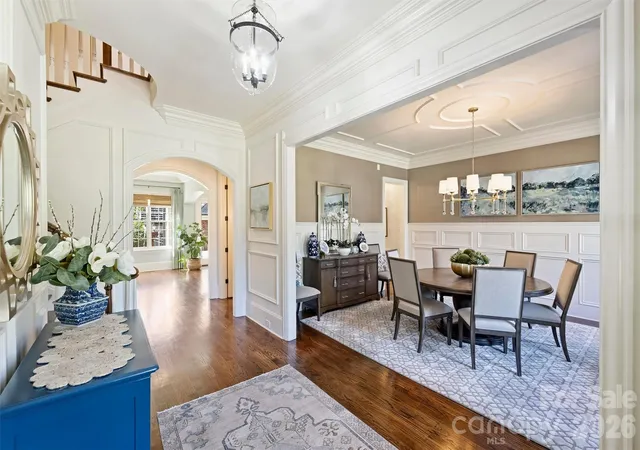 Photo 3 of Single family home for sale at 200 Huntley Pl, Charlotte, NC 28207 | MLS# 4429607 | Listing updated on 2026-10-01