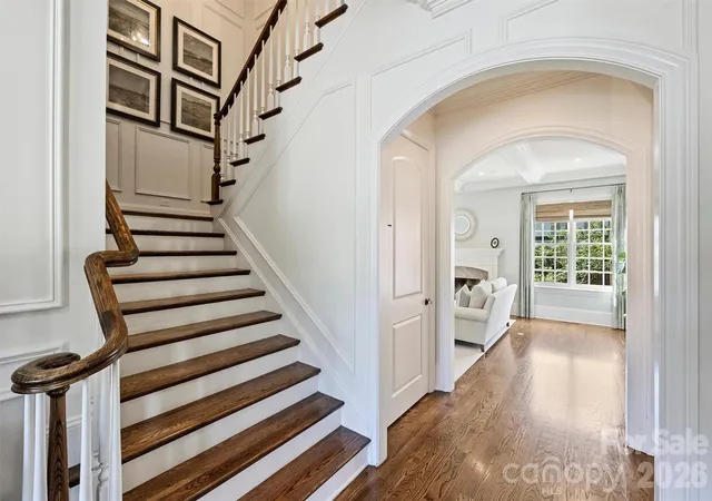 Photo 4 of Single family home for sale at 200 Huntley Pl, Charlotte, NC 28207 | MLS# 4429607 | Listing updated on 2026-10-01