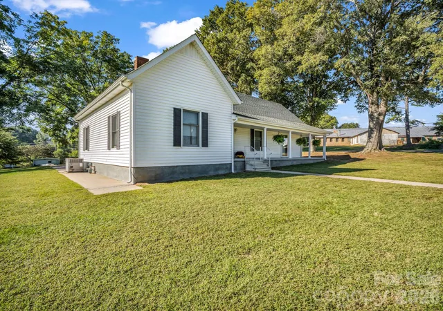 Photo 2 of Single family home for sale at 3833 Robert Riding Rd, Shelby, NC 28150 | MLS# 4429609 | Listing updated on 2026-10-04
