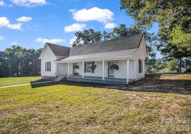 Photo 3 of Single family home for sale at 3833 Robert Riding Rd, Shelby, NC 28150 | MLS# 4429609 | Listing updated on 2026-10-04