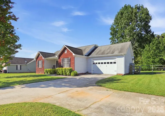 Photo 2 of Single family home for sale at 2455 Fay Jones Rd, Denver, NC 28037 | MLS# 4429616 | Listing updated on 2026-10-04