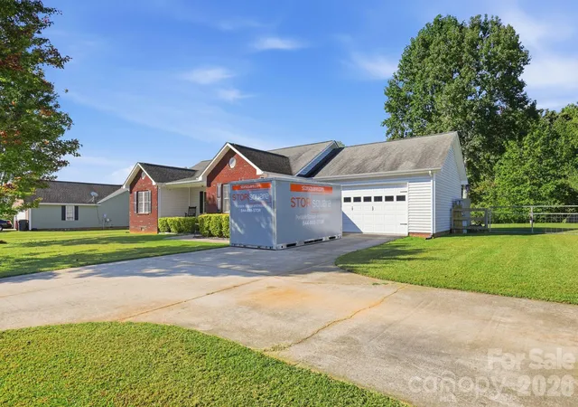 Photo 3 of Single family home for sale at 2455 Fay Jones Rd, Denver, NC 28037 | MLS# 4429616 | Listing updated on 2026-10-04