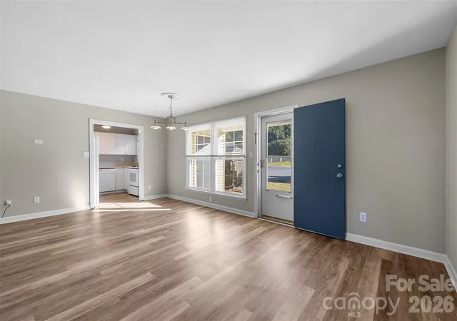 Photo 4 of Condo for sale at 4615 Coronado Dr, Charlotte, NC 28212 | MLS# 4429617 | Listing updated on 2026-10-08