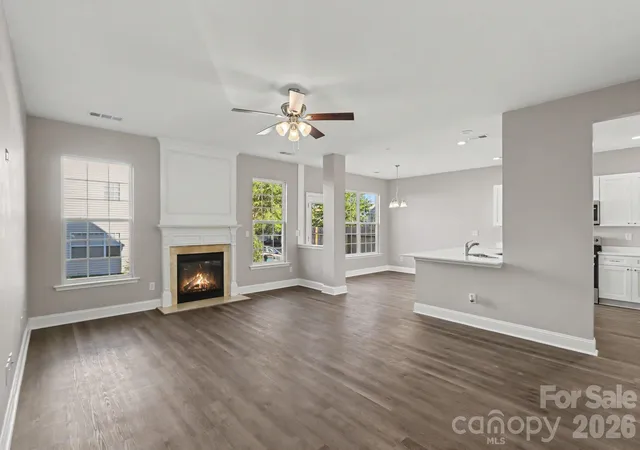 Photo 3 of Single family home for sale at 4059 Houldsworth Dr, Charlotte, NC 28213 | MLS# 4429618 | Listing updated on 2026-10-01