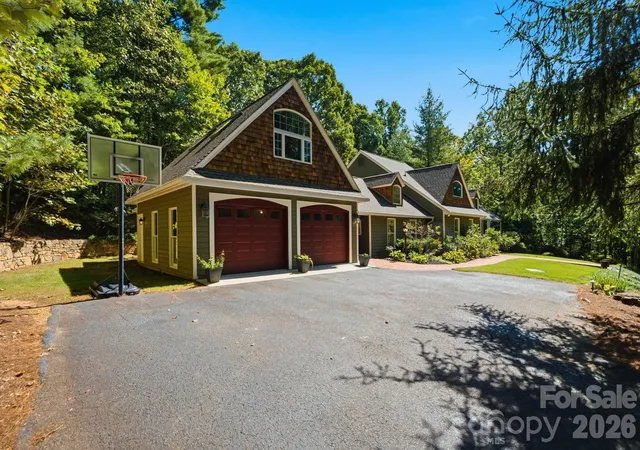 Photo 2 of Single family home for sale at 450 Mills Gap Rd, Arden, NC 28704 | MLS# 4429619 | Listing updated on 2026-10-07