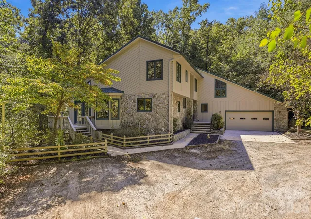 Photo 1 of Single family home for sale at 124 Moss Hl Ln, Lake Lure, NC 28746 | MLS# 4429625 | Listing updated on 2026-10-01