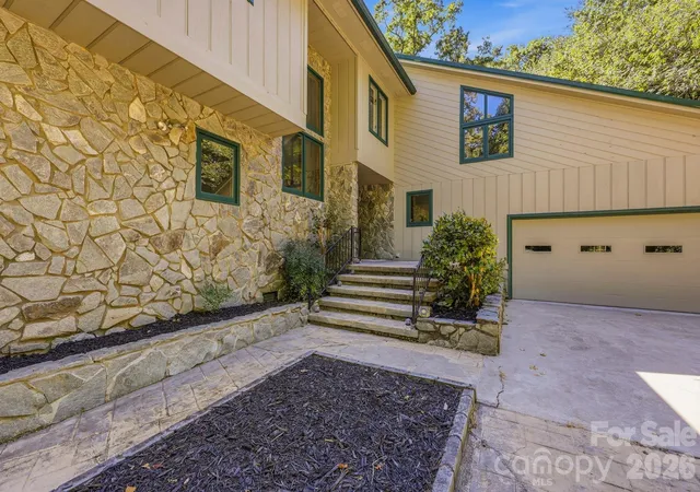 Photo 3 of Single family home for sale at 124 Moss Hl Ln, Lake Lure, NC 28746 | MLS# 4429625 | Listing updated on 2026-10-01