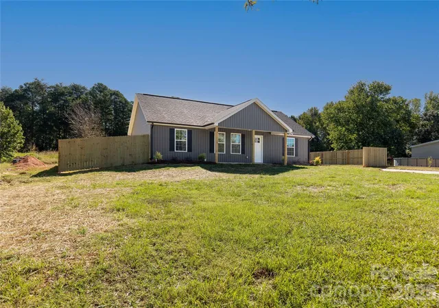 Photo 1 of Single family home for sale at 1692 Molly Cir, York, SC 29745 | MLS# 4429627 | Listing updated on 2026-09-30