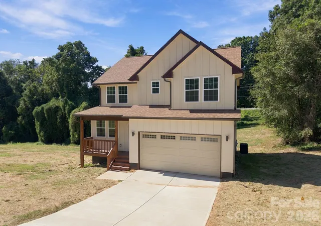 Photo 2 of Single family home for sale at 122 Mccarver Rd, Gastonia, NC 28056 | MLS# 4429631 | Listing updated on 2026-10-07