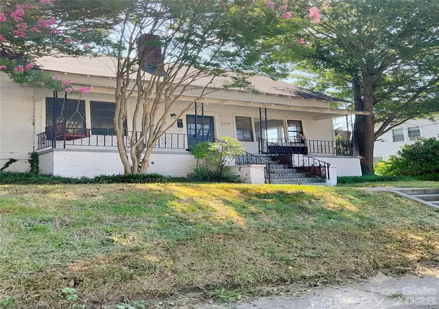Photo 1 of Single family home for sale at 208 S Ransom St, Gastonia, NC 28052 | MLS# 4429633 | Listing updated on 2026-10-06
