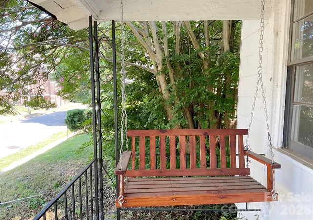 Photo 2 of Single family home for sale at 208 S Ransom St, Gastonia, NC 28052 | MLS# 4429633 | Listing updated on 2026-10-06