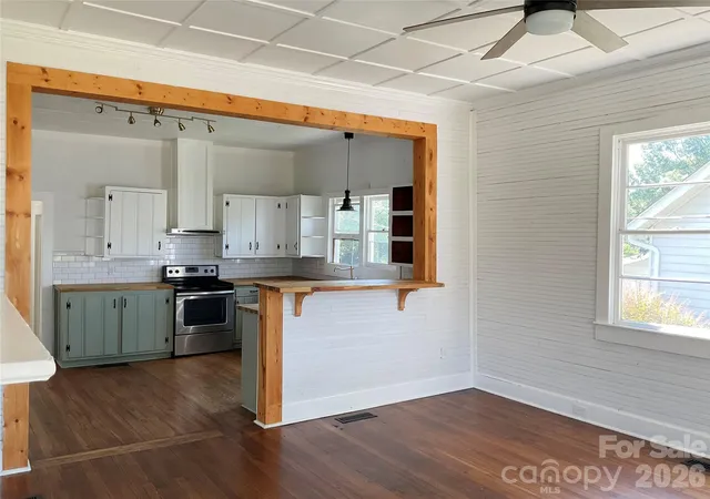 Photo 3 of Single family home for sale at 208 S Ransom St, Gastonia, NC 28052 | MLS# 4429633 | Listing updated on 2026-10-06