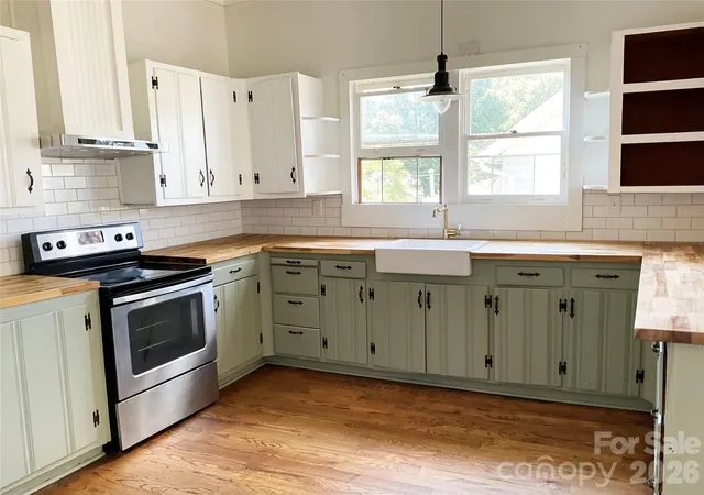 Photo 3 of Single family home for sale at 208 S Ransom St, Gastonia, NC 28052 | MLS# 4429633 | Listing updated on 2026-10-06