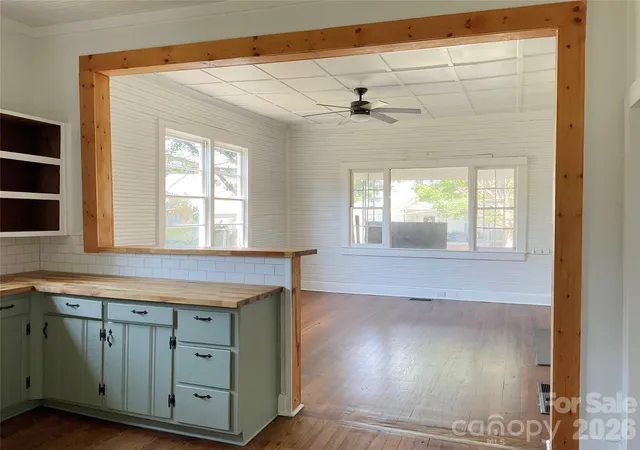 Photo 4 of Single family home for sale at 208 S Ransom St, Gastonia, NC 28052 | MLS# 4429633 | Listing updated on 2026-10-06