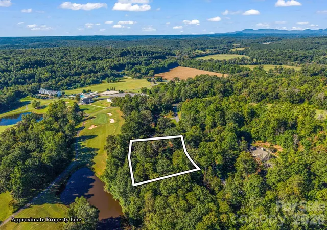 Photo 4 of Single family home for sale at 328 Plantation Dr, Rutherfordton, NC 28139 | MLS# 4429643 | Listing updated on 2026-10-05