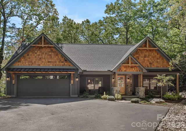 Photo 1 of Single family home for sale at 15 W Moytoy Ln, Brevard, NC 28712 | MLS# 4429647 | Listing updated on 2026-10-06