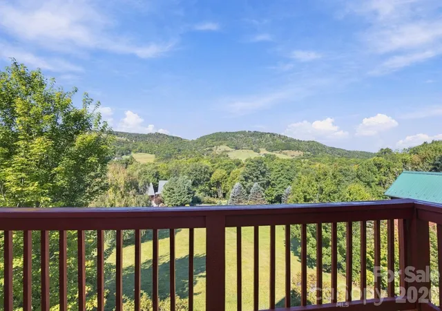 Photo 4 of Single family home for sale at 190 Camelot Dr, Banner Elk, NC 28604 | MLS# 4429650 | Listing updated on 2026-09-30