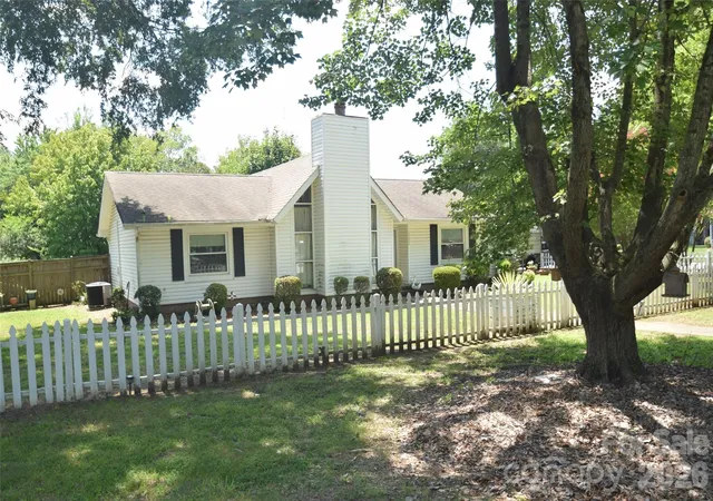 Photo 1 of Single family home for sale at 12202 Charing Grv Ln, Charlotte, NC 28273 | MLS# 4429660 | Listing updated on 2026-10-01