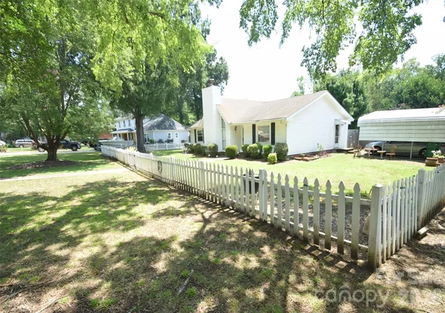 Photo 3 of Single family home for sale at 12202 Charing Grv Ln, Charlotte, NC 28273 | MLS# 4429660 | Listing updated on 2026-10-01