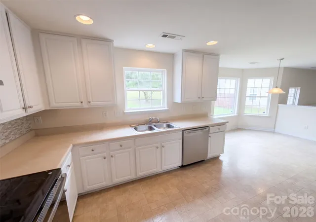 Photo 2 of Single family home for sale at 3214 Erwin Tr Dr, Charlotte, NC 28213 | MLS# 4429664 | Listing updated on 2026-10-06