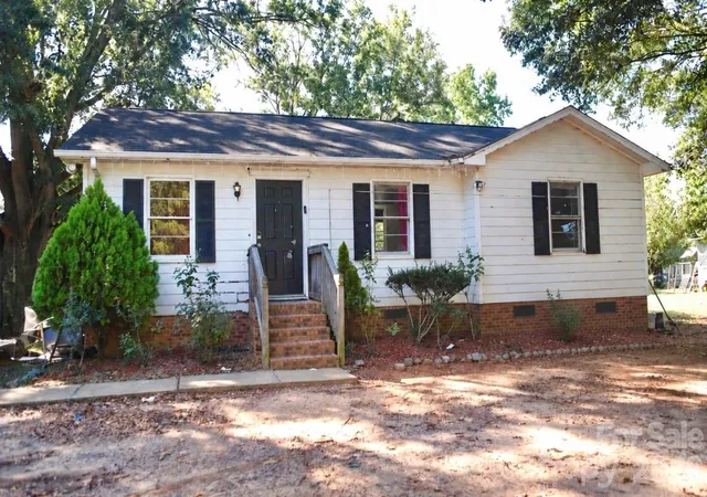 Photo 1 of Single family home for sale at 712 Edgehill Dr, Monroe, NC 28110 | MLS# 4429680 | Listing updated on 2026-09-30