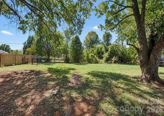 Photo 3 of Single family home for sale at 712 Edgehill Dr, Monroe, NC 28110 | MLS# 4429680 | Listing updated on 2026-09-30