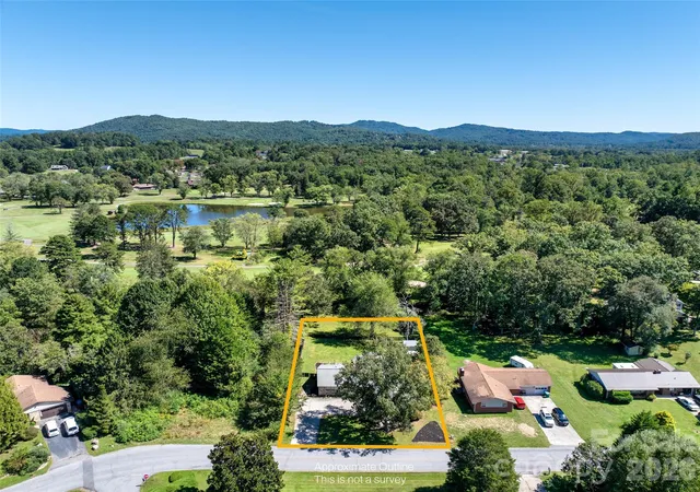 Photo 3 of Single family home for sale at 109 N Greenwood Forest Dr, Etowah, NC 28729 | MLS# 4429683 | Listing updated on 2026-10-01