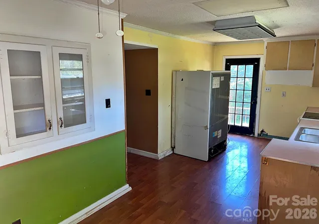 Photo 4 of Sale Pending at 650 Holland Dr, Statesville, NC 28677 | MLS# 4429686 | Listing updated on 2026-10-03