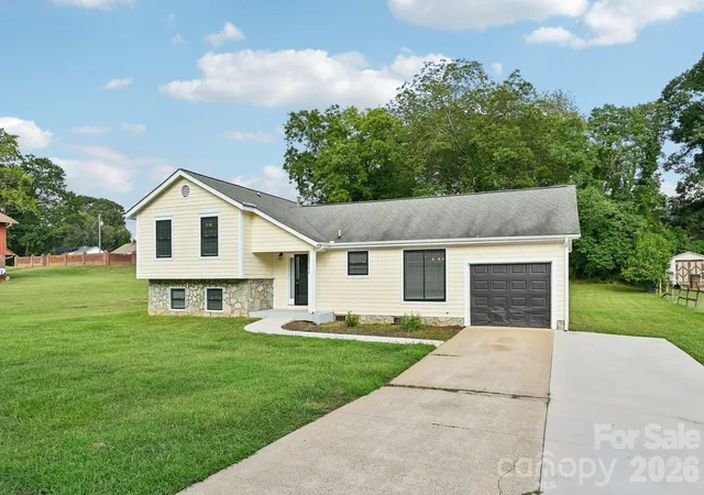 Photo 1 of Single family home for sale at 1106 Stanton Dr, Shelby, NC 28150 | MLS# 4429688 | Listing updated on 2026-10-07